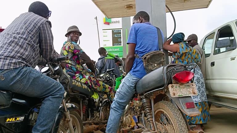 Gridlock in Nigeria Amid Fuel Shortages and Price Hikes