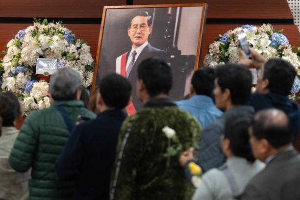 Thousands gather as Peru`s late leader lies in state